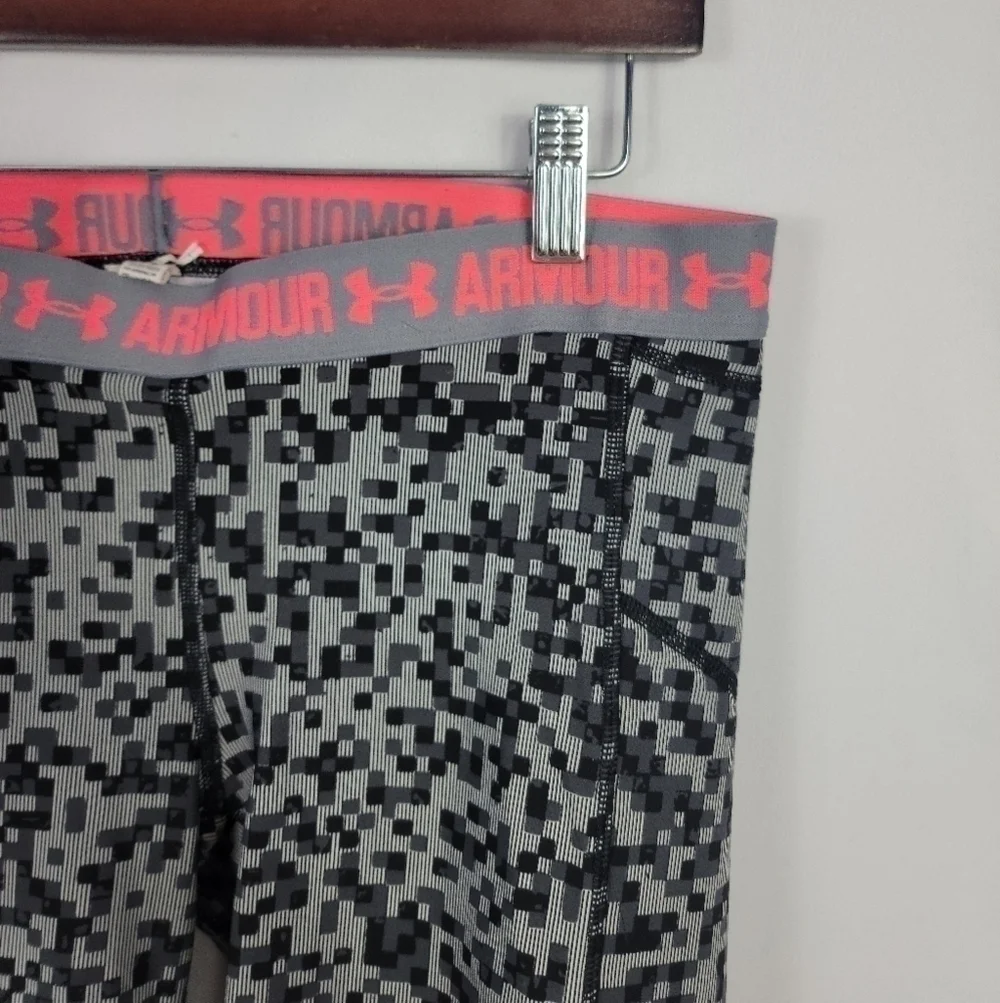 Women's Large Under Armour shorts